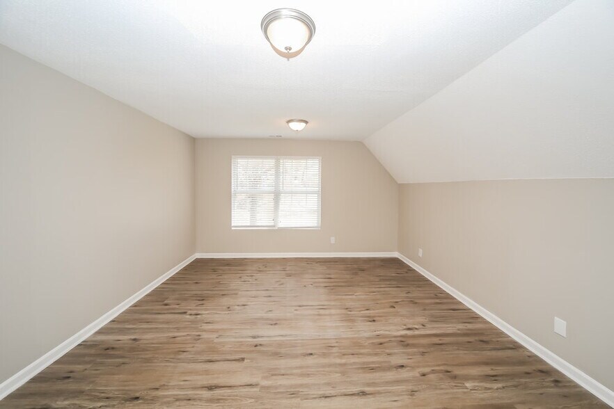 Building Photo - 4460 Okeechobee Dr
