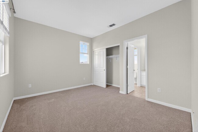 Building Photo - 1005 S Fowler Ln