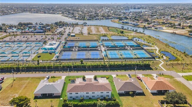 Building Photo - 275 SW 4th St