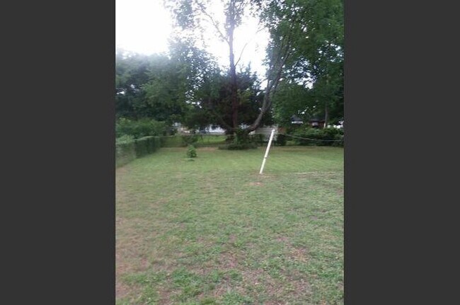 Building Photo - 457 King Rd