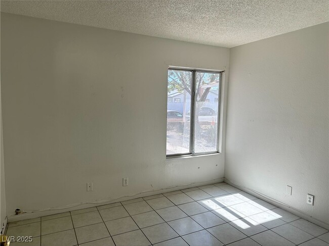 Building Photo - 5436 Burkshire Dr