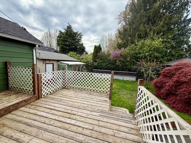 Building Photo - West Seattle Home