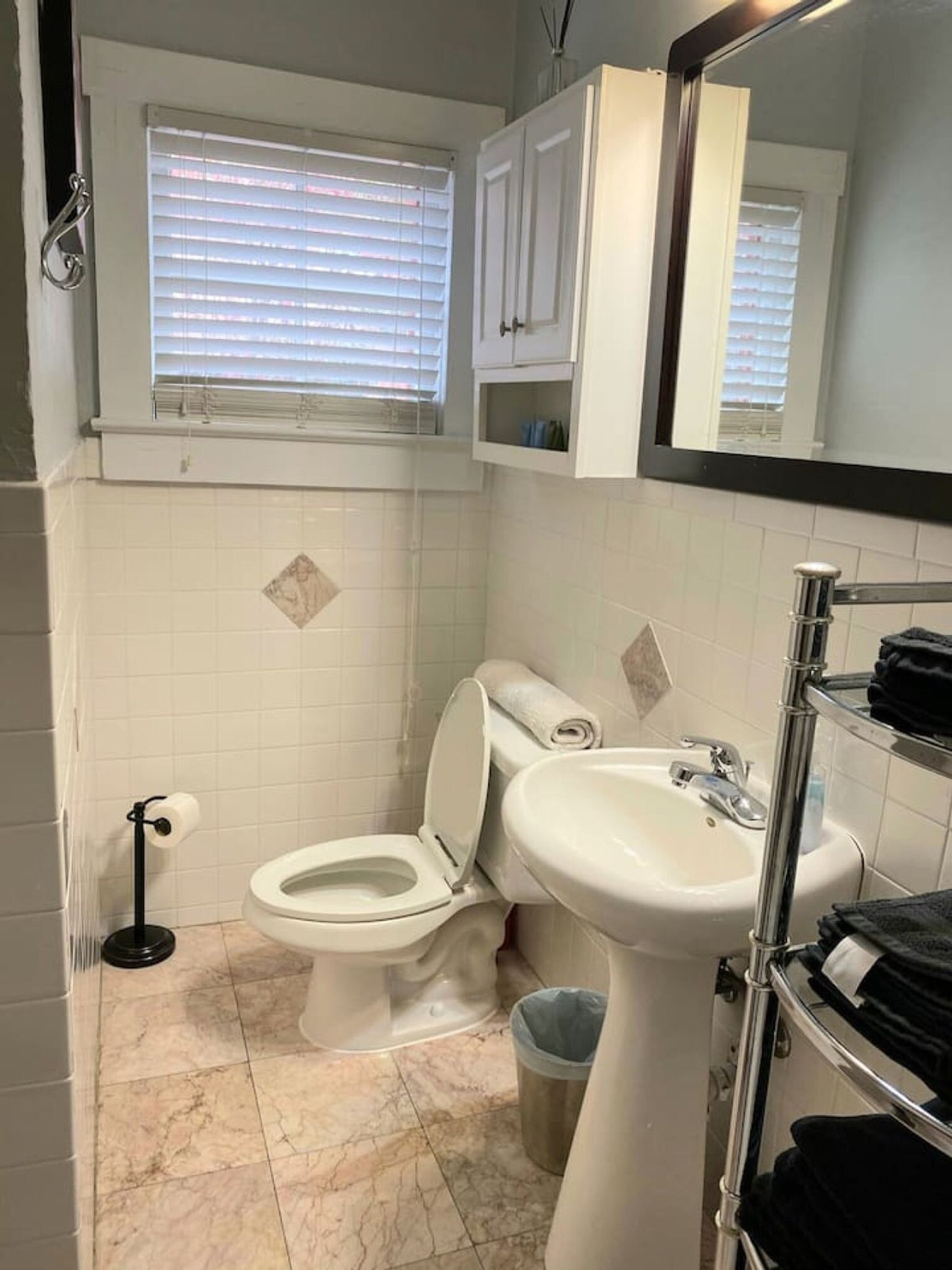 Building Photo - 408 NE 3rd Ave