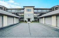 Building Photo - 1611 Bluffside Dr