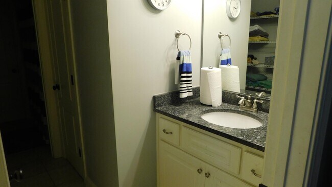 Building Photo - 400 Beaumont Park Cir