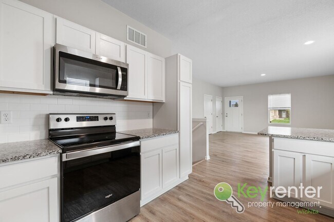 Building Photo - NOVEMBER FREE RENT!! 5 Bedroom 3 Bath Home close to schools and shopping!