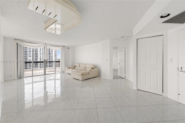 Building Photo - 3530 Mystic Pointe Dr