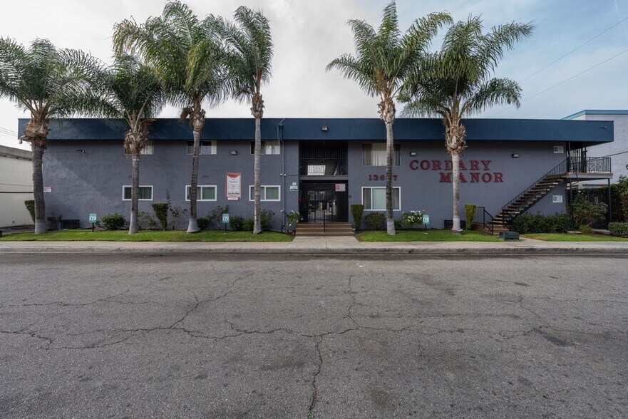 Interior Photo - 13637 Cordary Ave