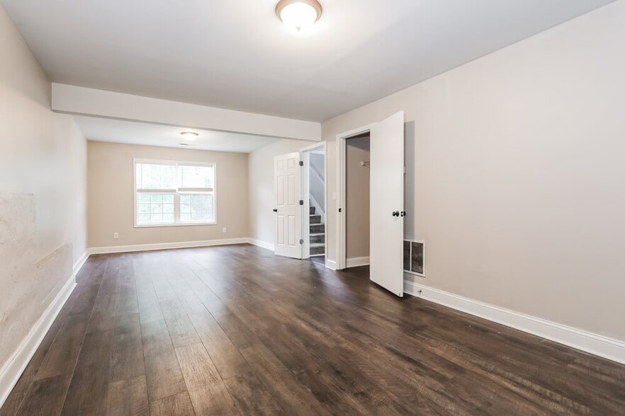 Building Photo - 2750 Old S Dr