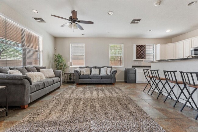 Building Photo - 1423 S Newberry Ln