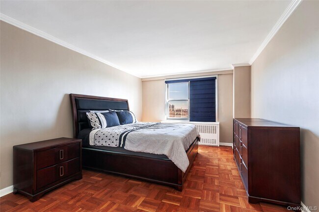 Building Photo - 3935 Blackstone Ave