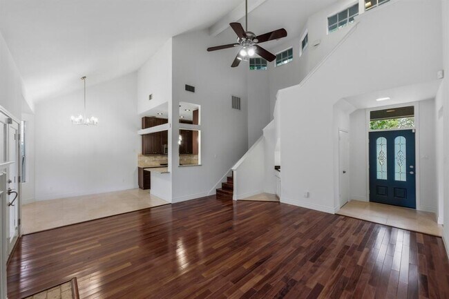 Building Photo - 9312 Roxanna Dr