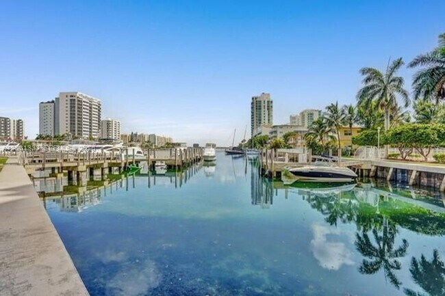 Building Photo - 7900 Harbor Island Dr