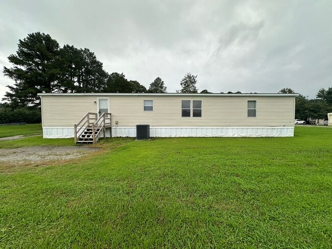 Building Photo - Charm & Commuter Convenience – 3BR/2BA Outside City Limits
