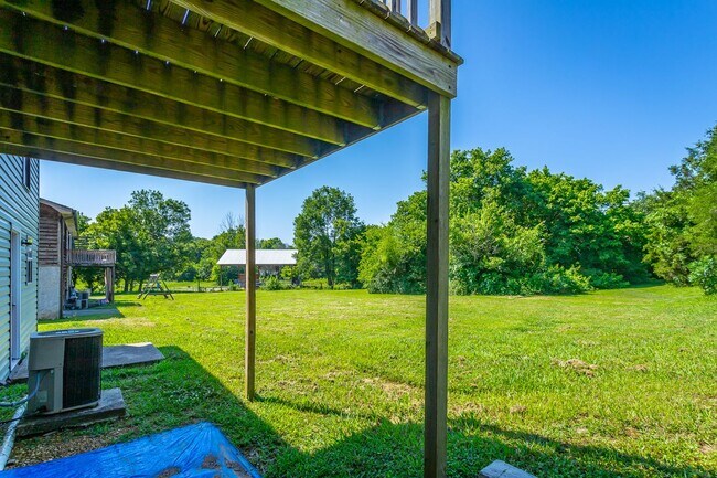 Building Photo - Iris Lane
