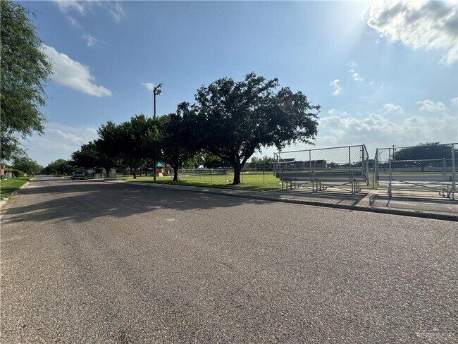 Building Photo - 18 S 20th Ave