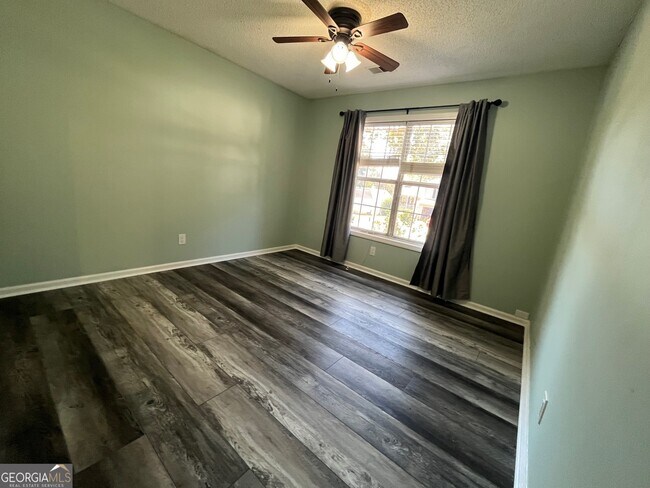 Building Photo - 70 Park Meadows Dr SW