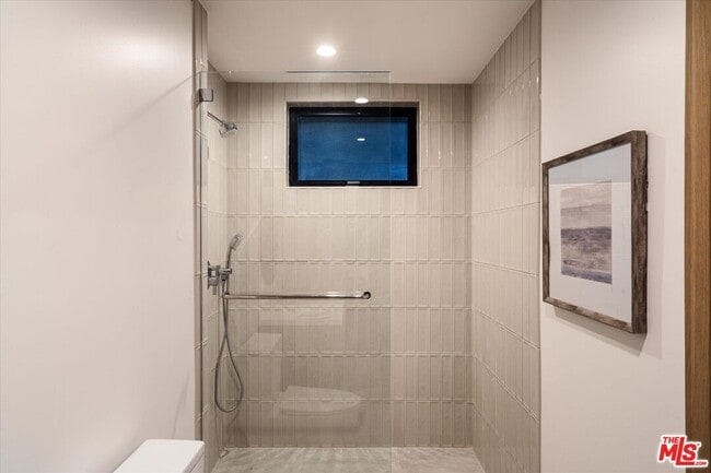 Building Photo - 2824 Avenel St