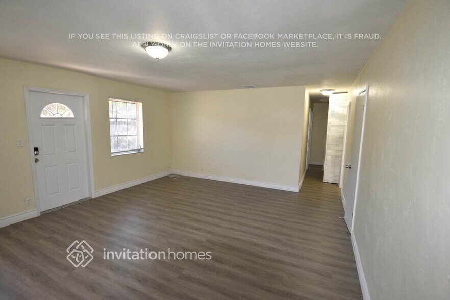 Building Photo - 3700 SW 16th Ct