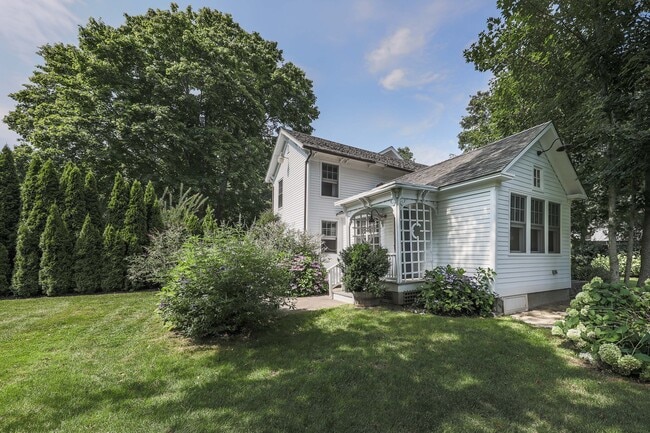 Building Photo - 274 Main St