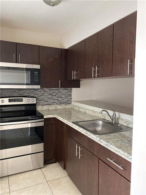 Building Photo - 965 Manor Dr