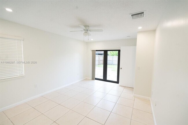 Building Photo - 21009 SW 124th Ave Rd