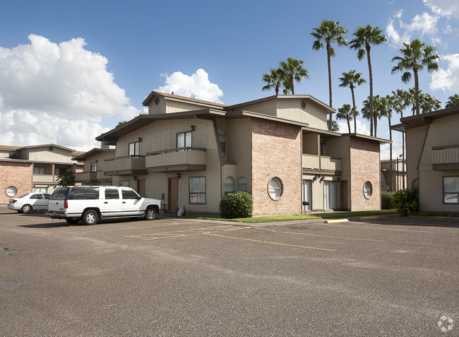 Building Photo - Evergreen Square