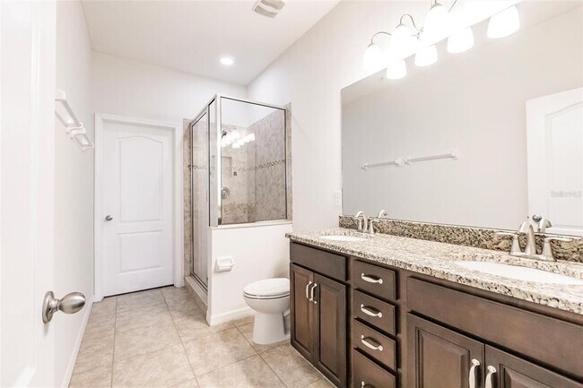 Building Photo - 3215 Oriole Dr