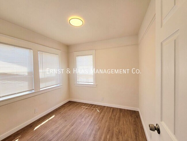 Building Photo - 154 E Eagle St