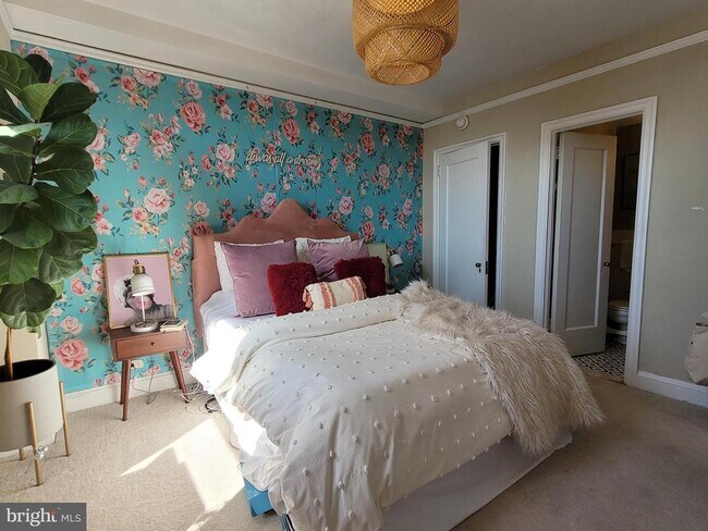 Building Photo - 2031 Locust St