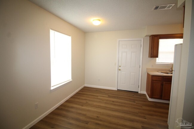 Building Photo - 501 Wood Crest Way