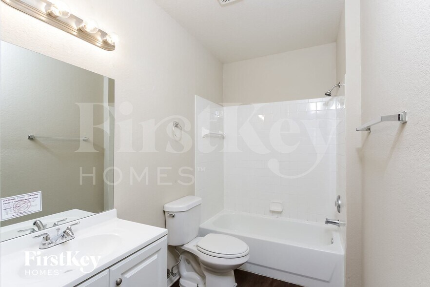 Building Photo - 2598 N Biscayne Dr