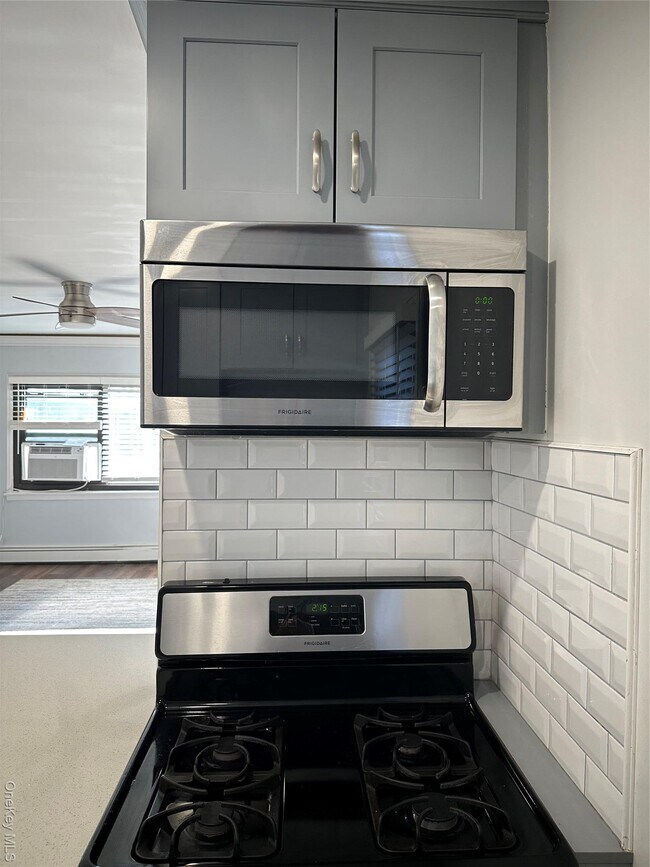 Building Photo - 55 Tulip Ave