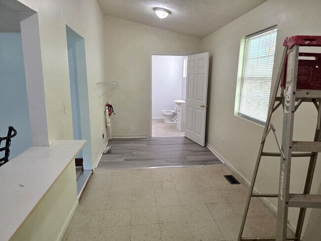 Building Photo - 2 Bed 1 Bath House - Rolling Hill Rd Mount Airy