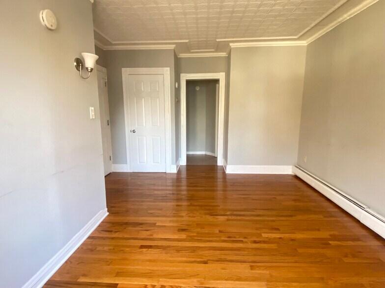 Unit 2 Living Rm view 2 - 530 Valley Rd