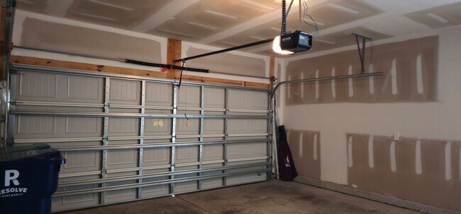 Building Photo - A Place to Call Home in Cypress Ridge 3 Bedroom Rental