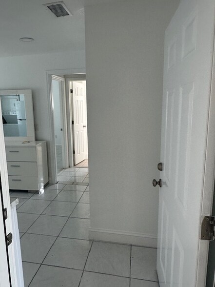 Building Photo - 2453 Sable Dr