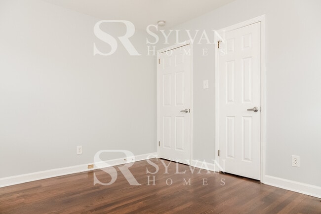 Building Photo - Lease today! No extra charge for contentment and relaxation!