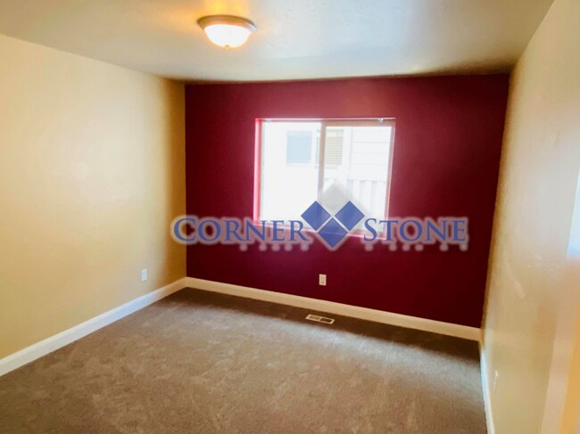 Building Photo - Middleton Home with Community Pool!