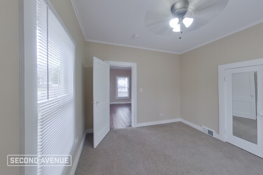 Building Photo - 601 E 4th St