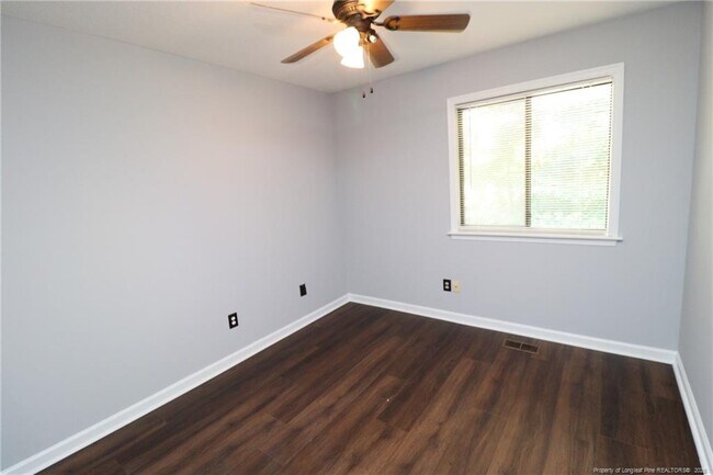 Building Photo - 7283 Sandy Creek Dr
