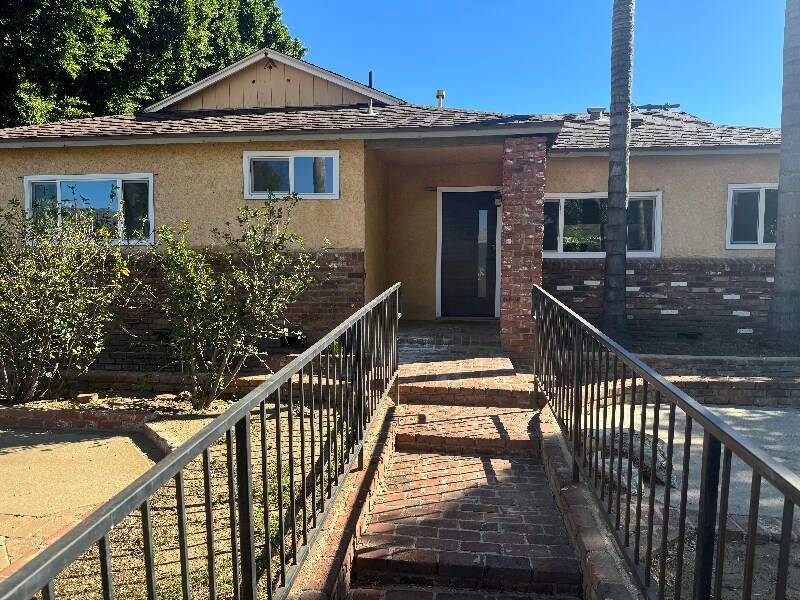 Building Photo - 14670 Harding St