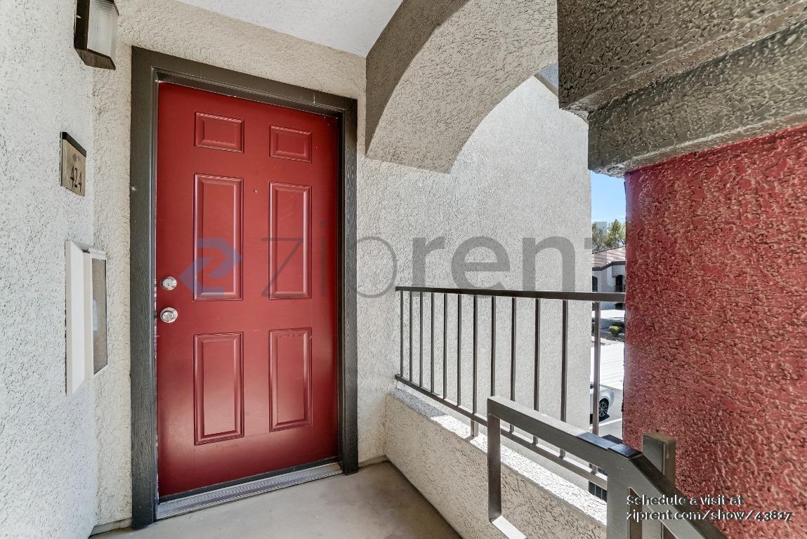 Building Photo - 950 Seven Hills Dr