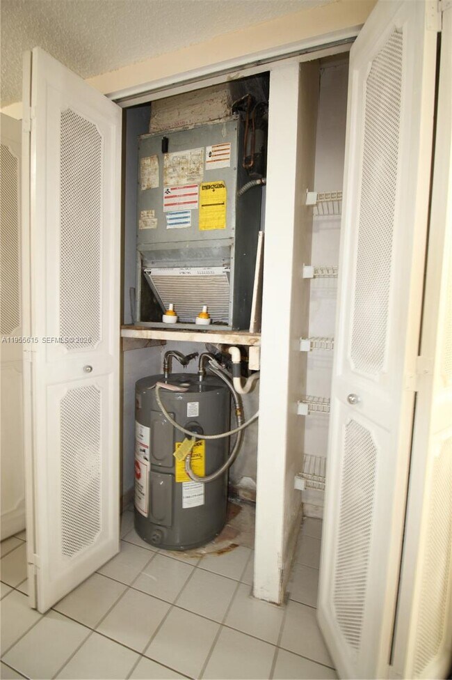 Building Photo - 17890 W Dixie Hwy