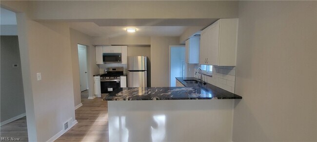 Building Photo - 4852 E 81st St