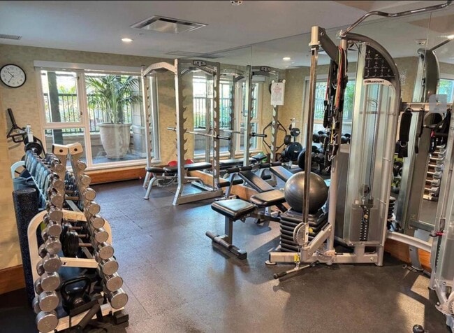 Building Photo - Newly updated features! 1 bedroom, 1.5 bat...