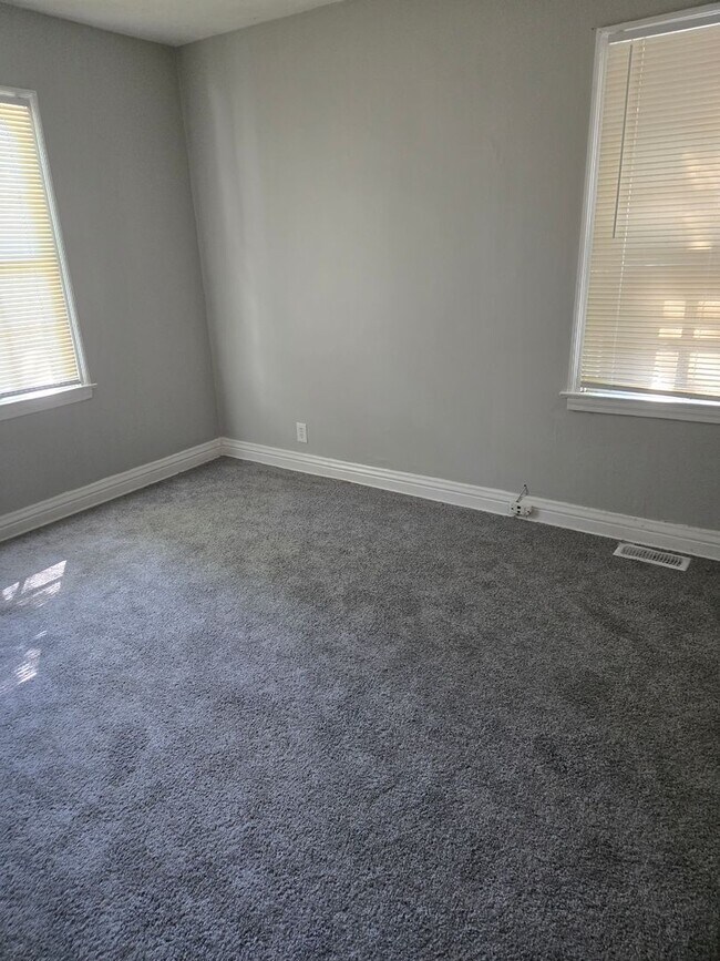Building Photo - LEASING SPECIAL - MOVE IN BY 1/1/2026 AND RECEIVE 2ND MONTH OF RENT FREE 2BR/1BA House recently r...