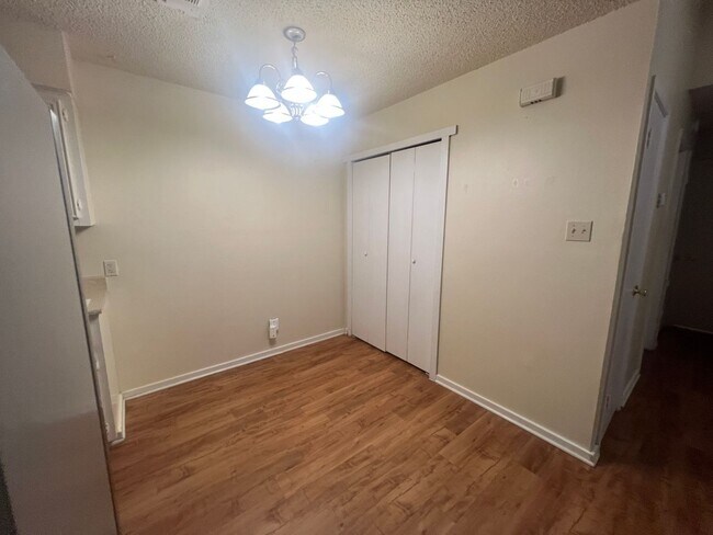 Building Photo - 2/1 with Carport / Fridge / No Carpet /Gas...