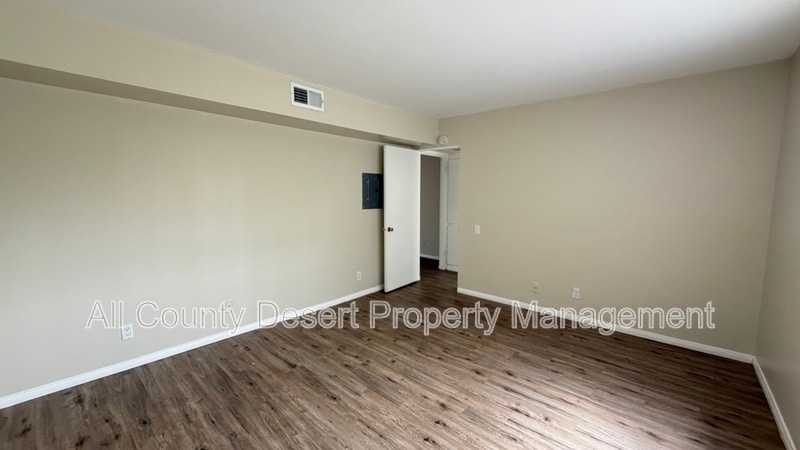 Building Photo - 550 El Cielo Rd