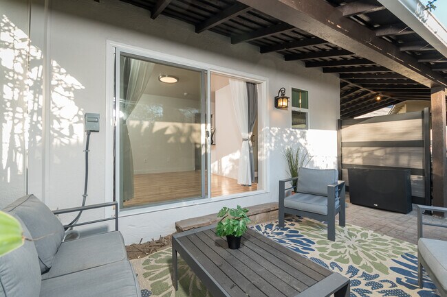 Building Photo - 3251 Vickers Dr